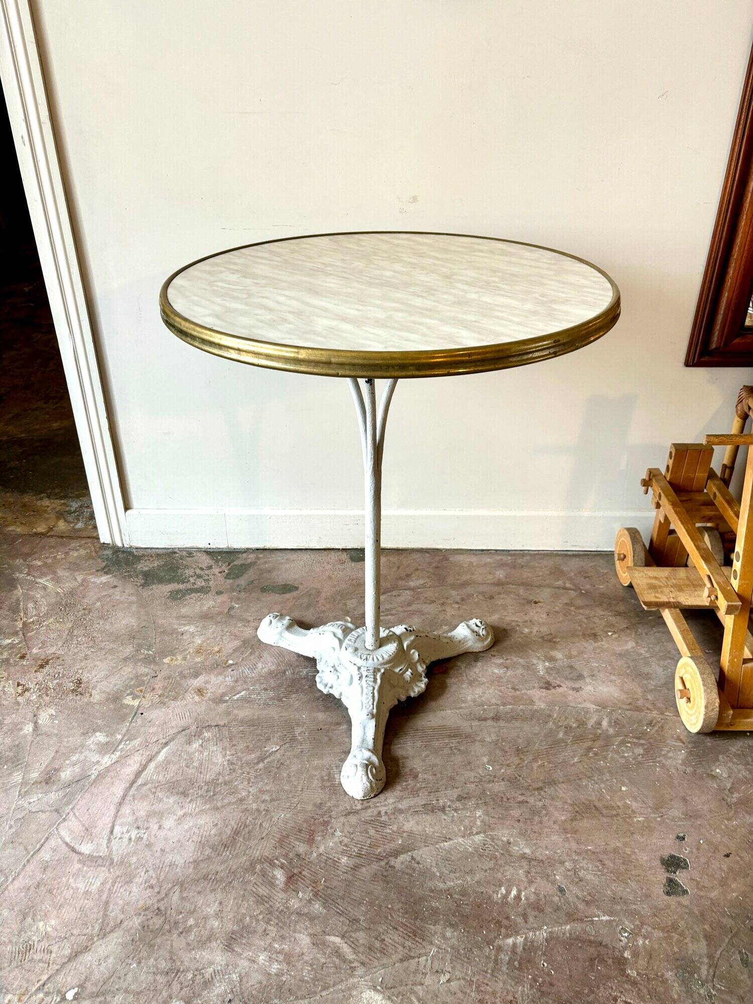Table bistrot en fonte de fer grise et mélaminé beige ⌀ 60 cm