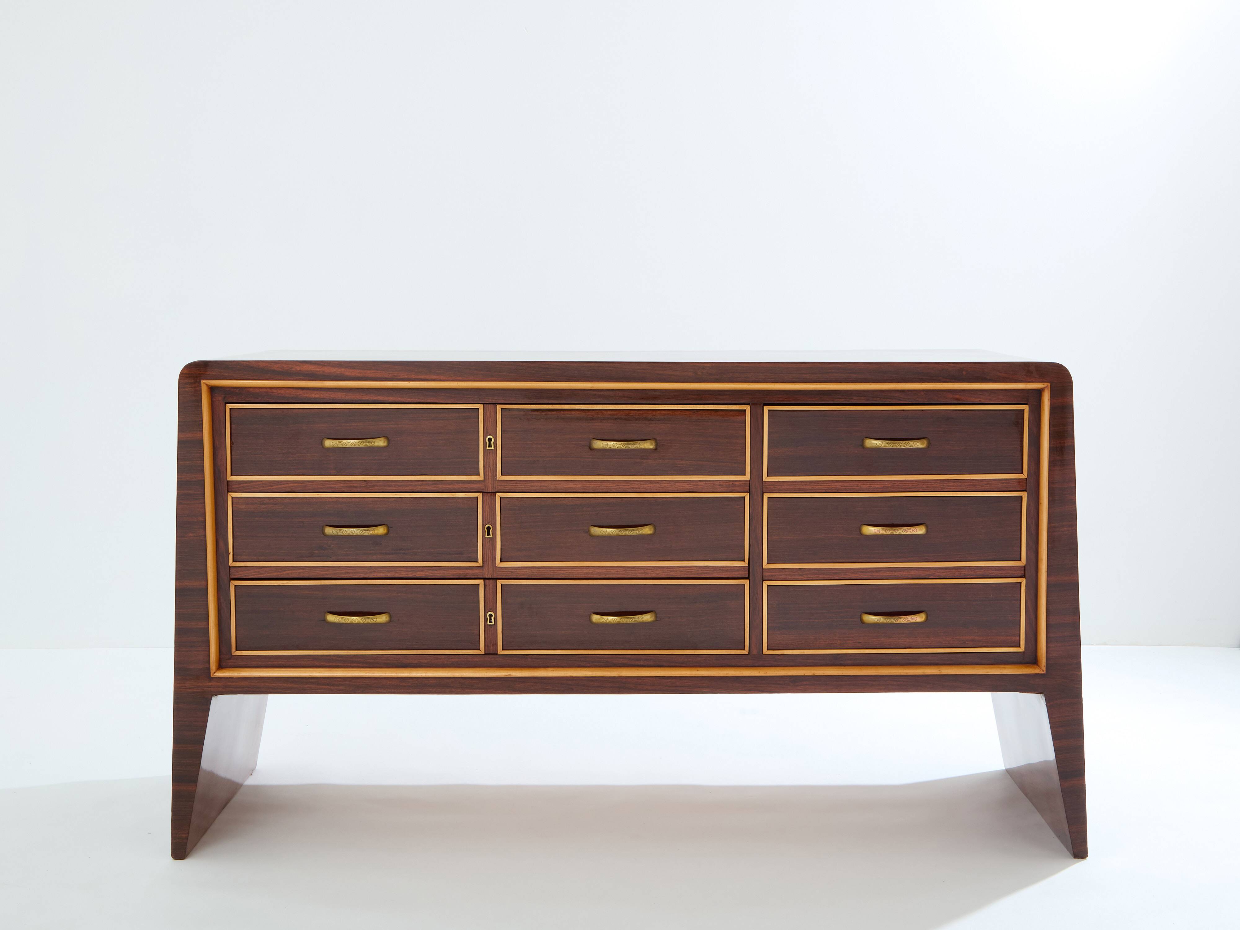 Commode de Paolo Buffa en palissandre sycomore et laiton vers 1940