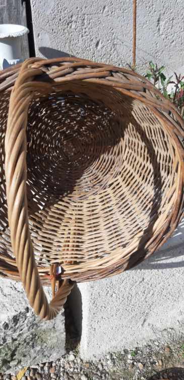 old wicker basket 60/70