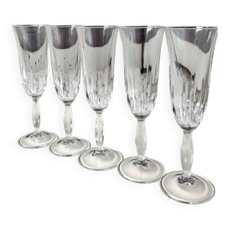 Lot 5 Large champagne flutes in cut crystal. Diamond drop/point patterns. High 20.5 cm