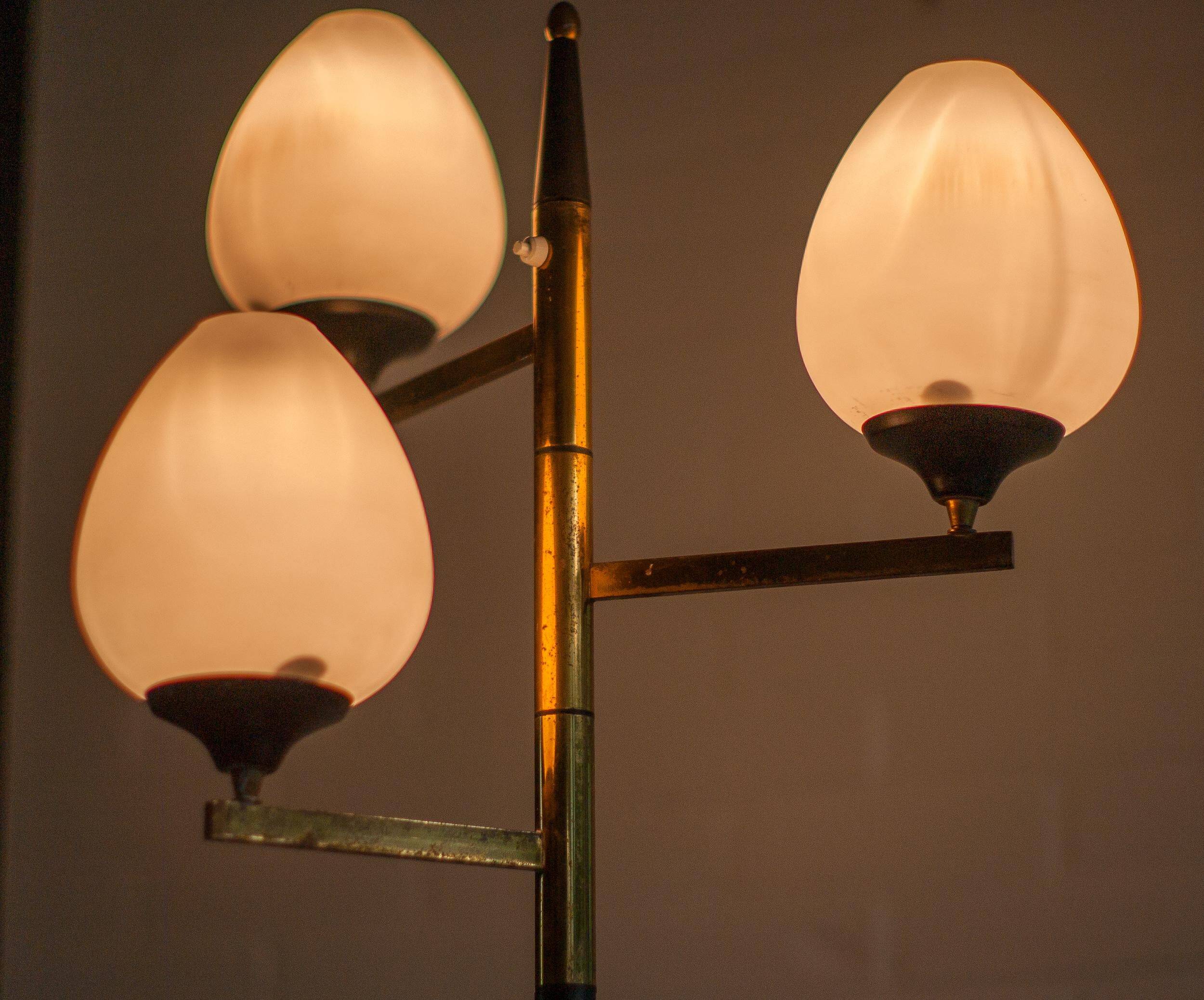 Arredoluce floor lamp in polished brass and Carrara marble, 1960s