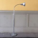 Chrome metal lamppost