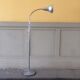 Lampadaire en métal chromé