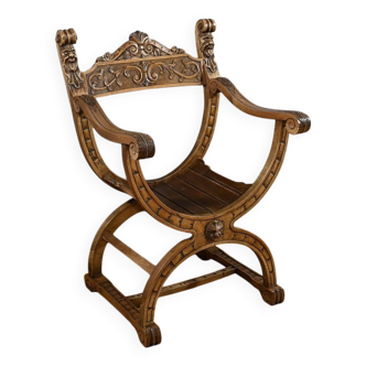 Fauteuil Dagobert en Noyer, style Médiéval – Fin XIXe