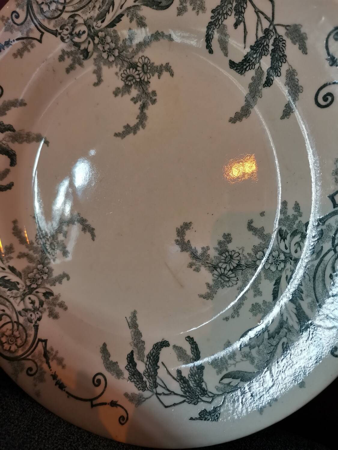 Arabesque Plates Terre de Fer