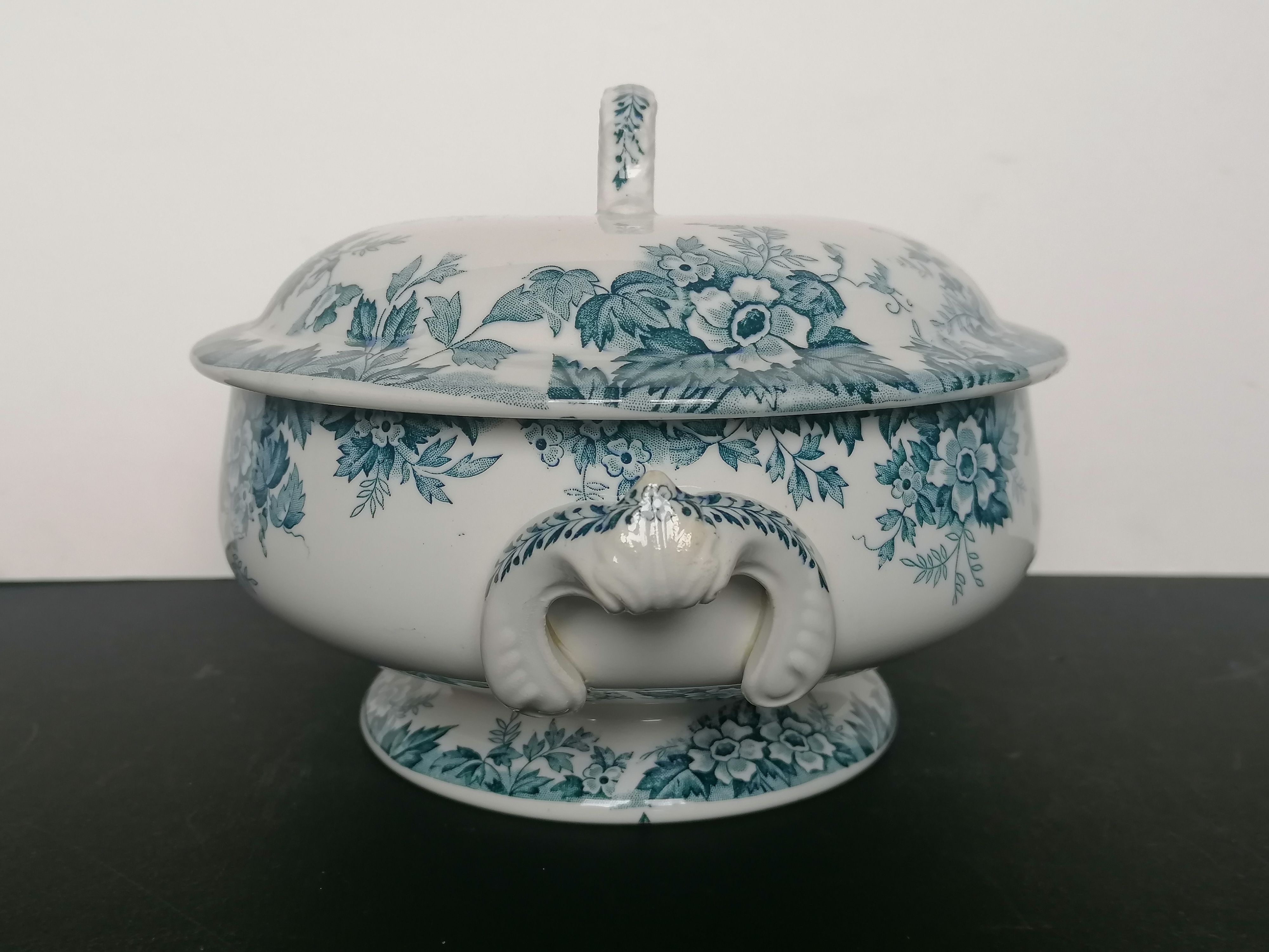 Vegetable soup pot iron land mill wolves Marie-Louise
