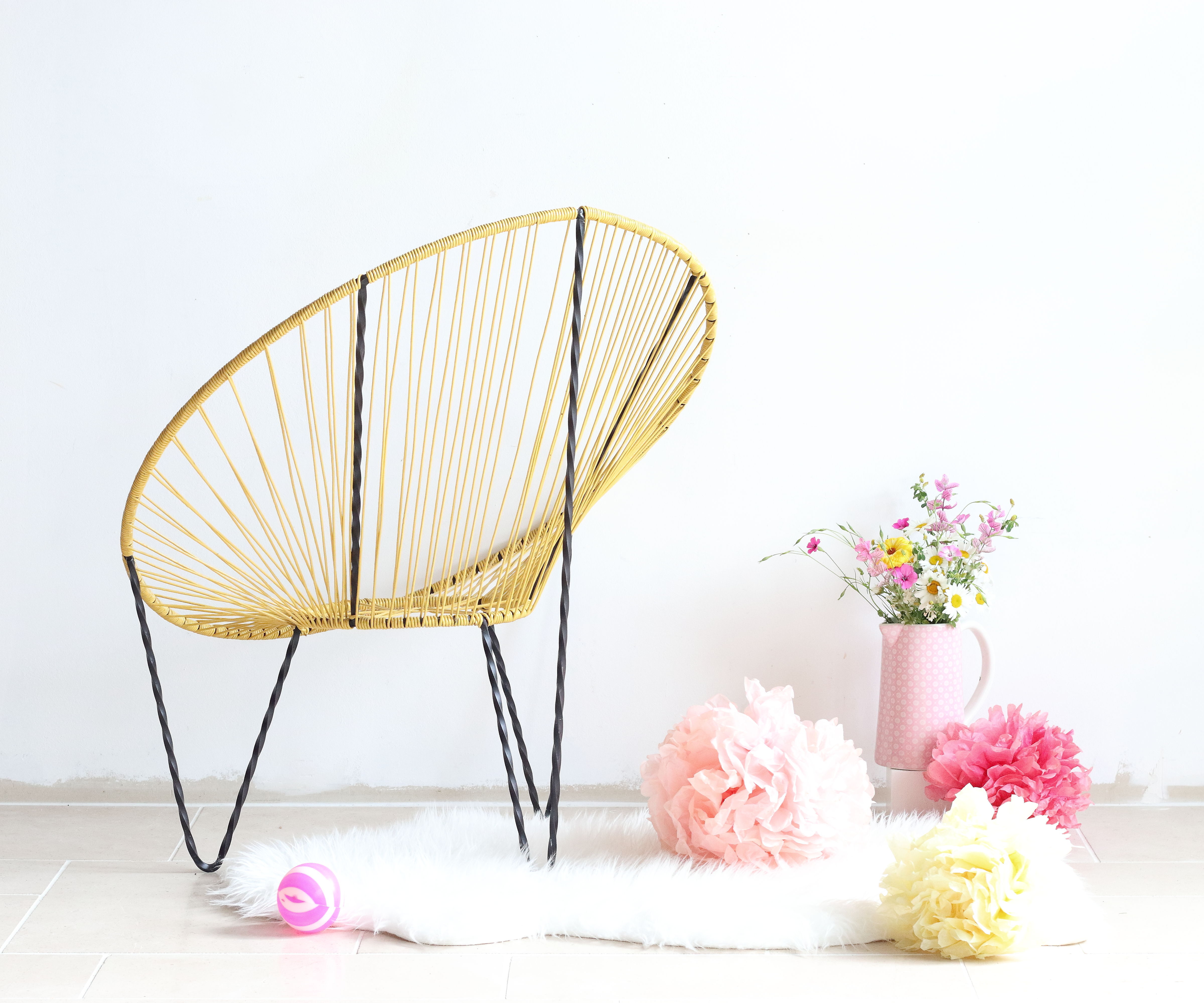 Pair of 60s tripod armchairs in metal and yellow scoubidou