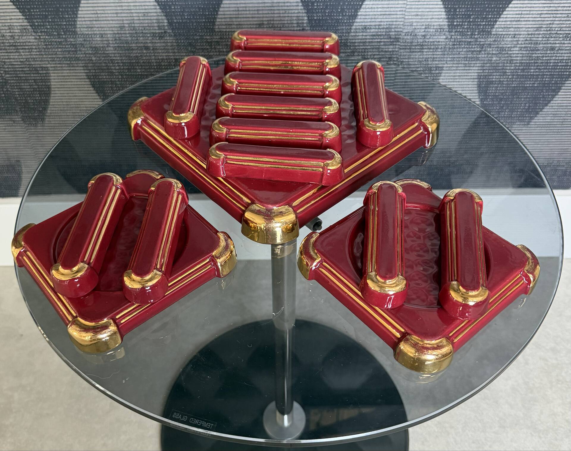 Art Deco table service in glazed burgundy and gold earthenware – Complete