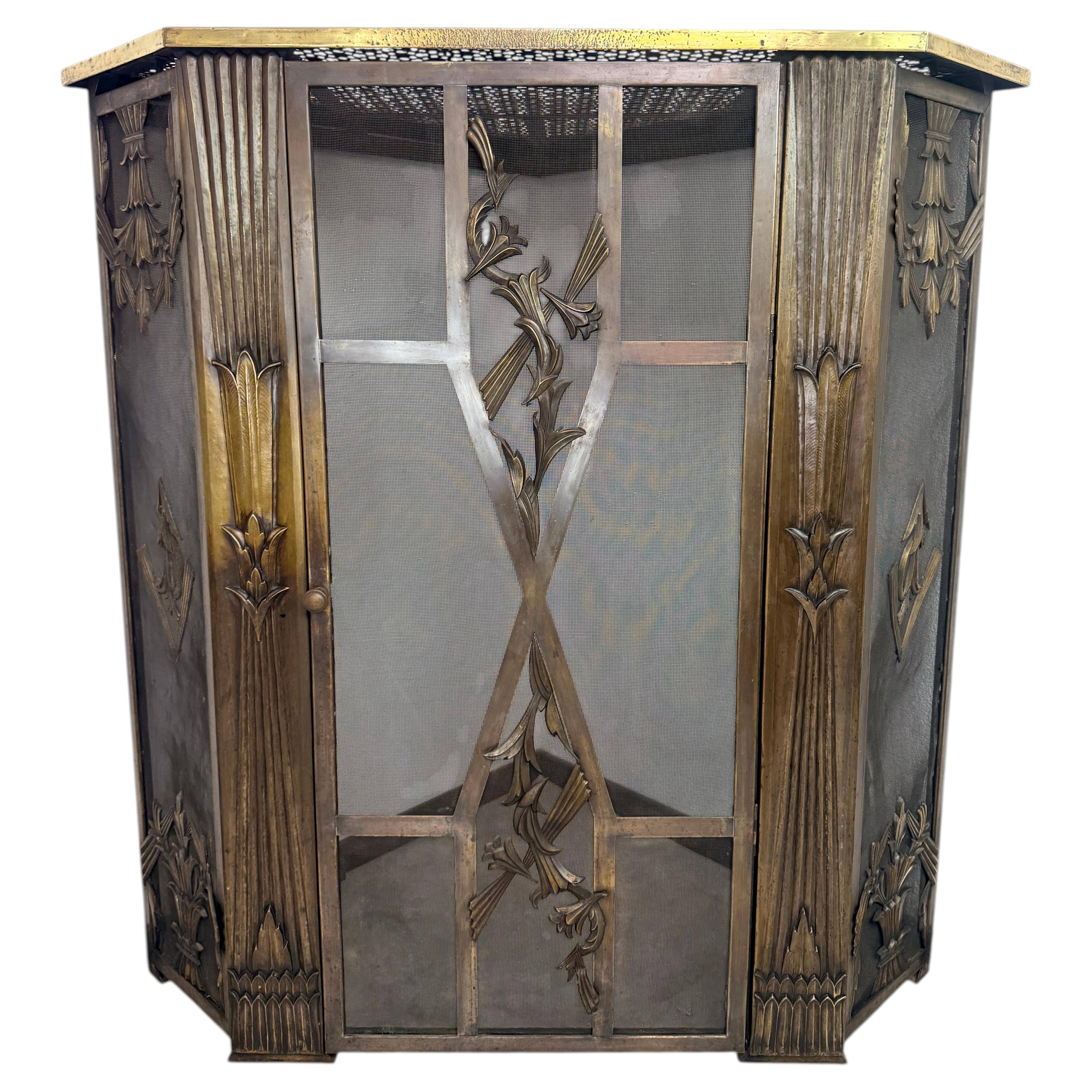 Corner fireplace screen in brass attributed to Dagobert Peche