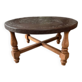 Coffee table and 2 stools in wood and embossed leather