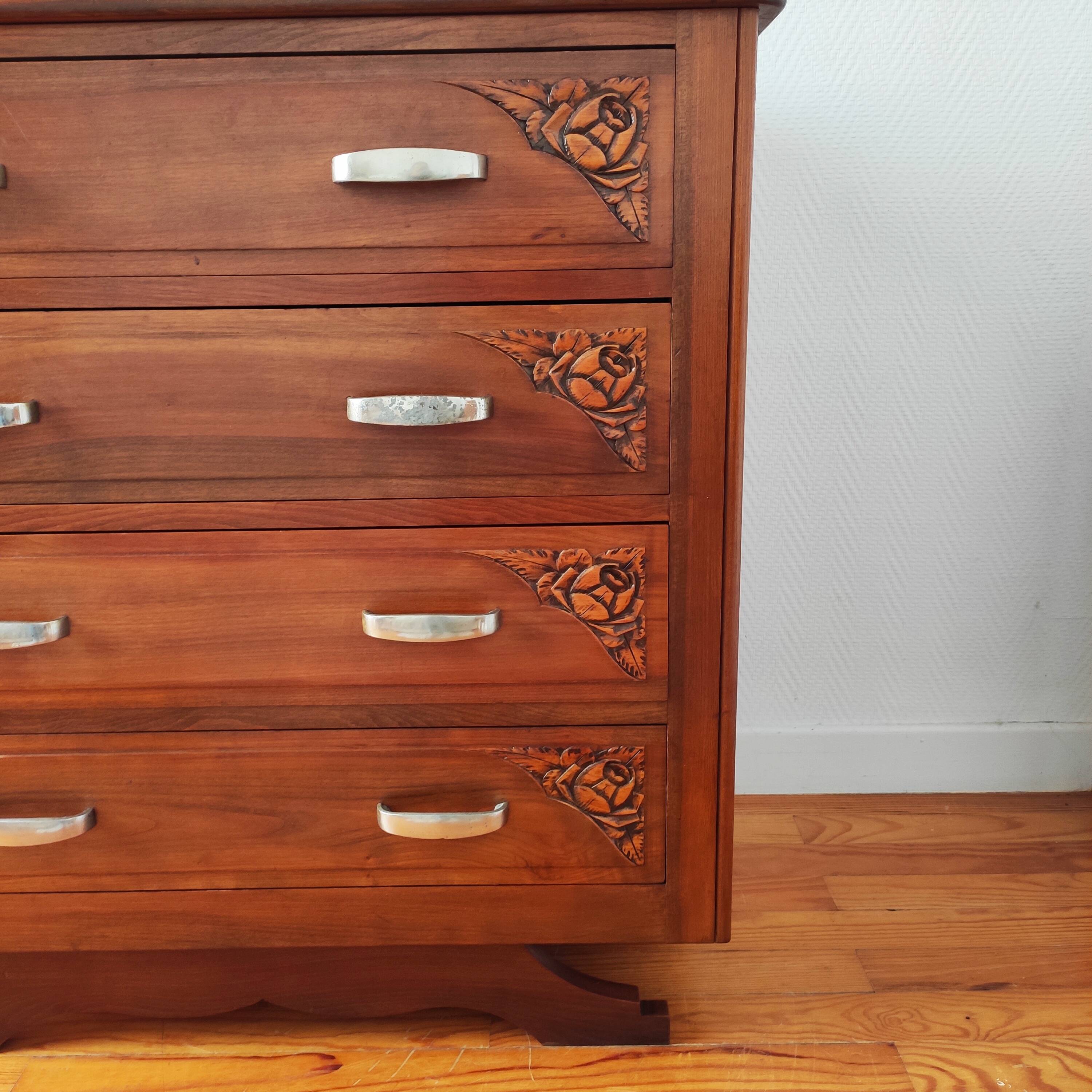 Art Deco chest of drawers in solid walnut