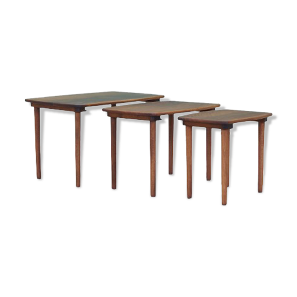 Ensemble de trois tables basses en noyer, années 1960, design danois, fabrication: Danemark