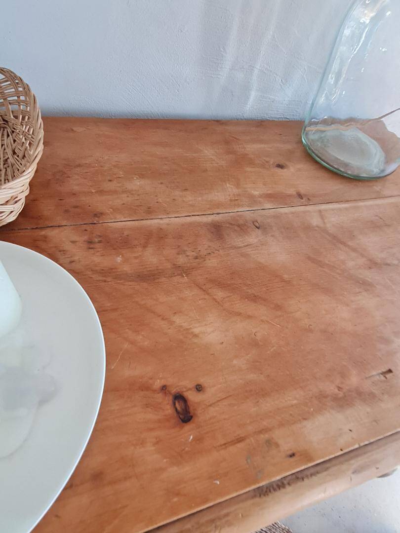 Antique English-style chest of drawers