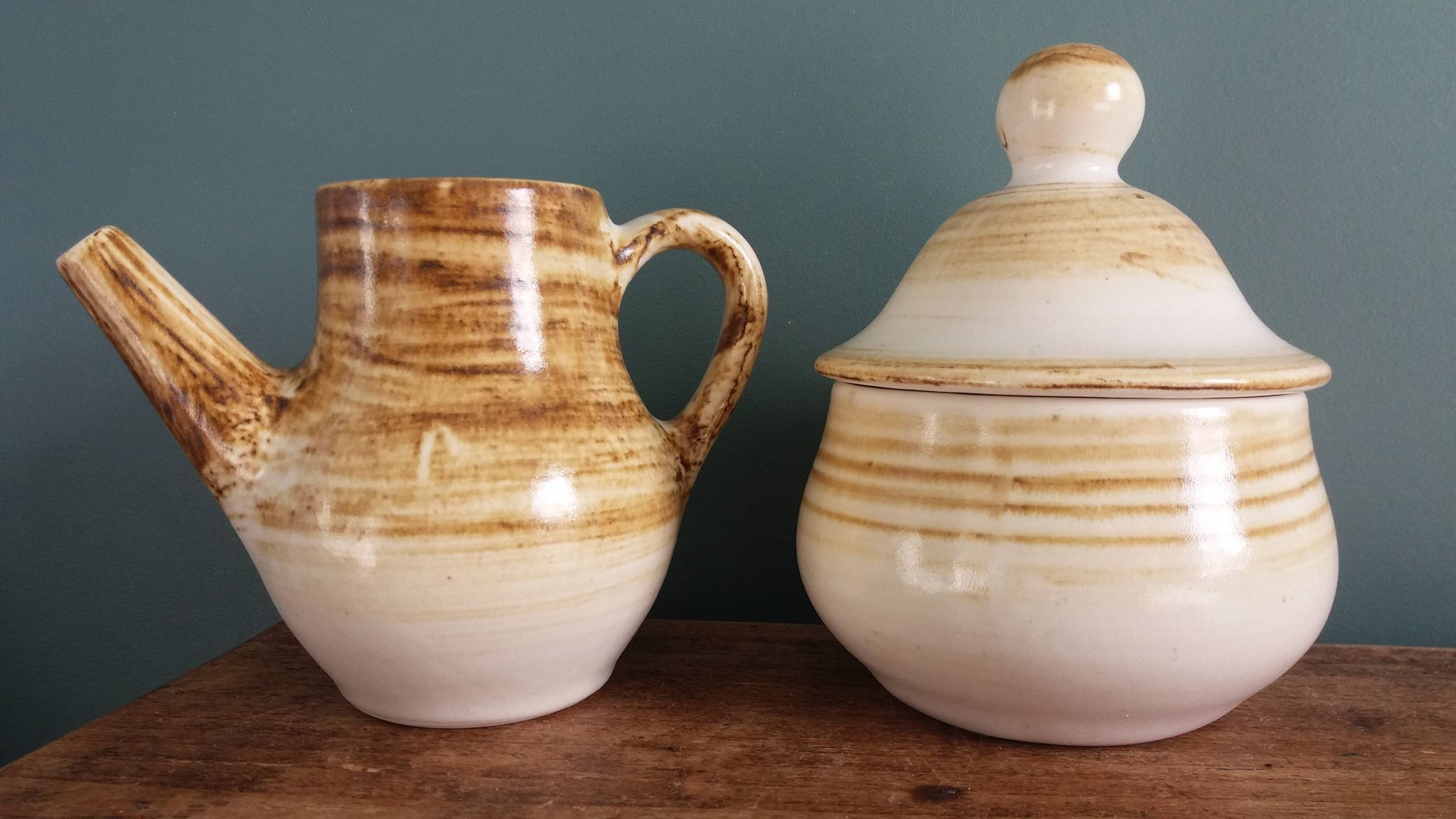 Sugar bowl and milk jug in Longchamp earthenware.