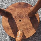 Tabourets bas tripodes, bois massif. (Lot de 2)