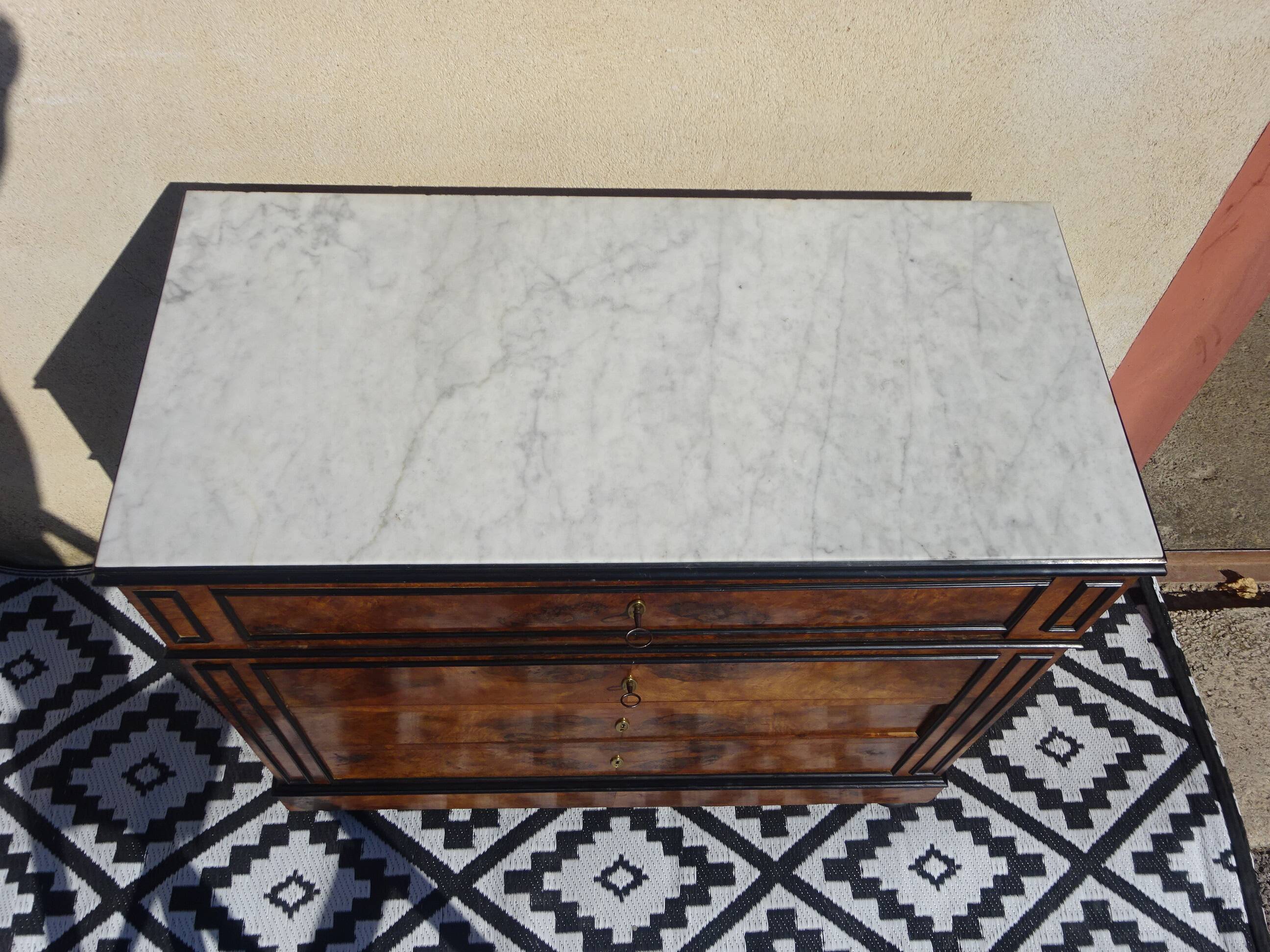 Napoleon III chest of drawers in walnut and burl walnut