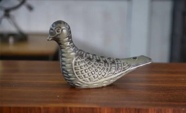 Ceramic dove flower frog, Le Potier Menton, 1960s