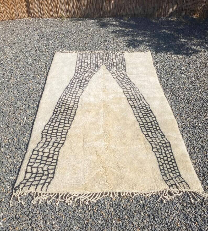 Moroccan Berber rug decorated 250cmx150cm