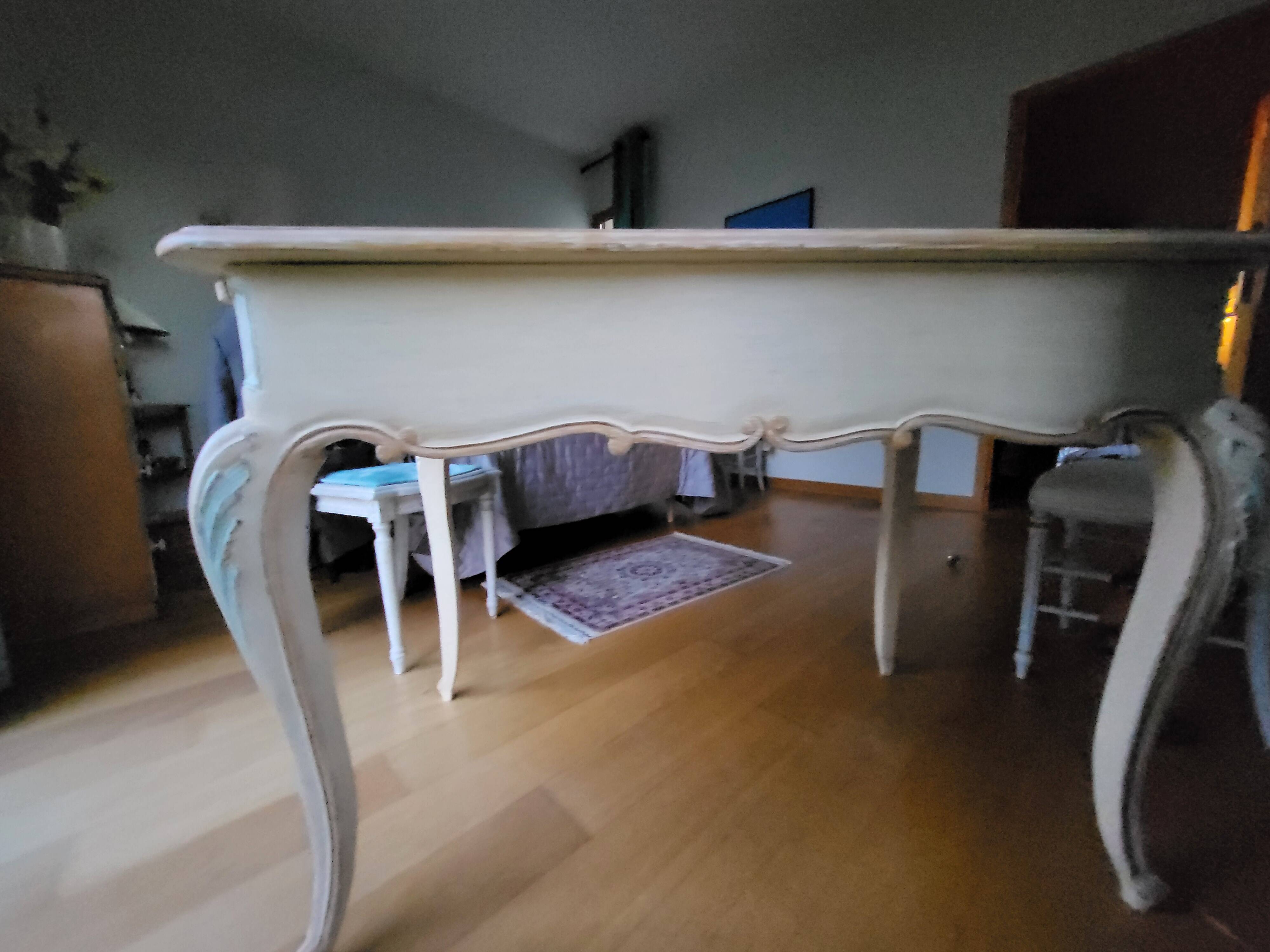 Louis XV painted style desk – Antique invoice (Patrice Burel)