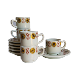 Cinq tasses à expresso en porcelaine