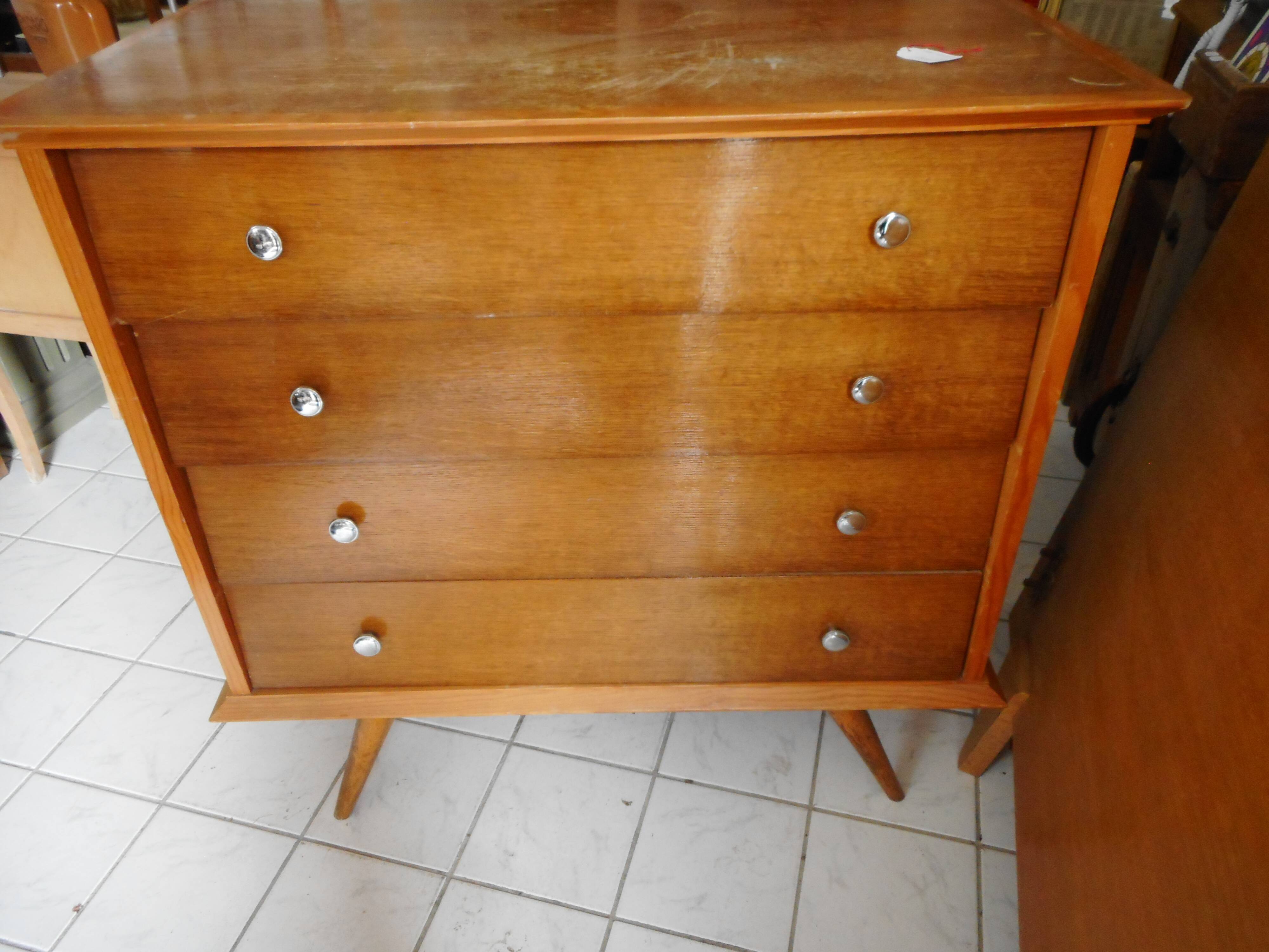 Commode bois clair pieds compas