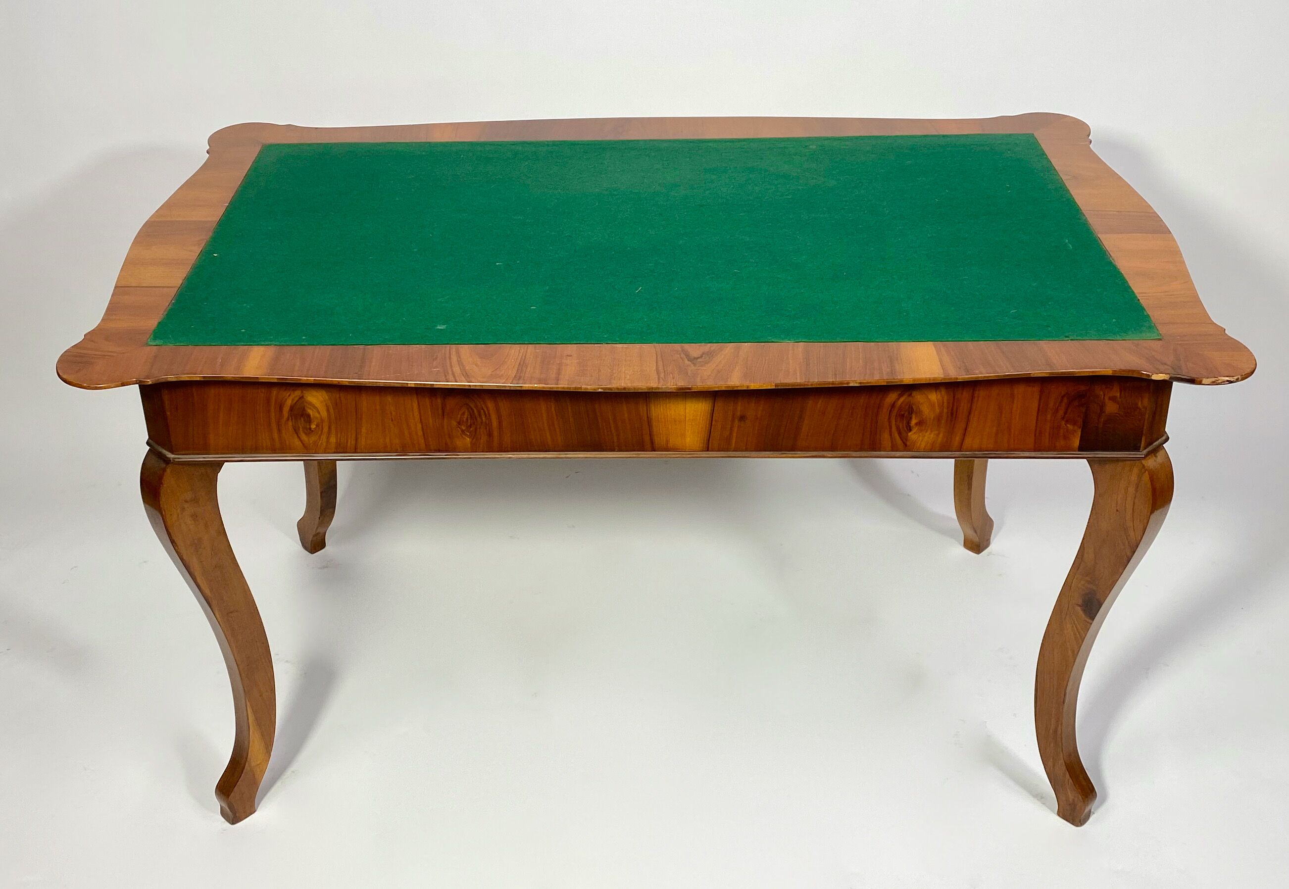 Large flat desk Biedermeier in cherry veneer, Circa 1815 Austria
