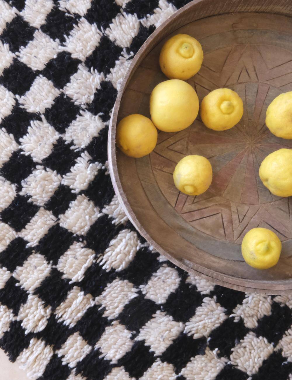 Black and white checkered rug - 193 x 117 cm