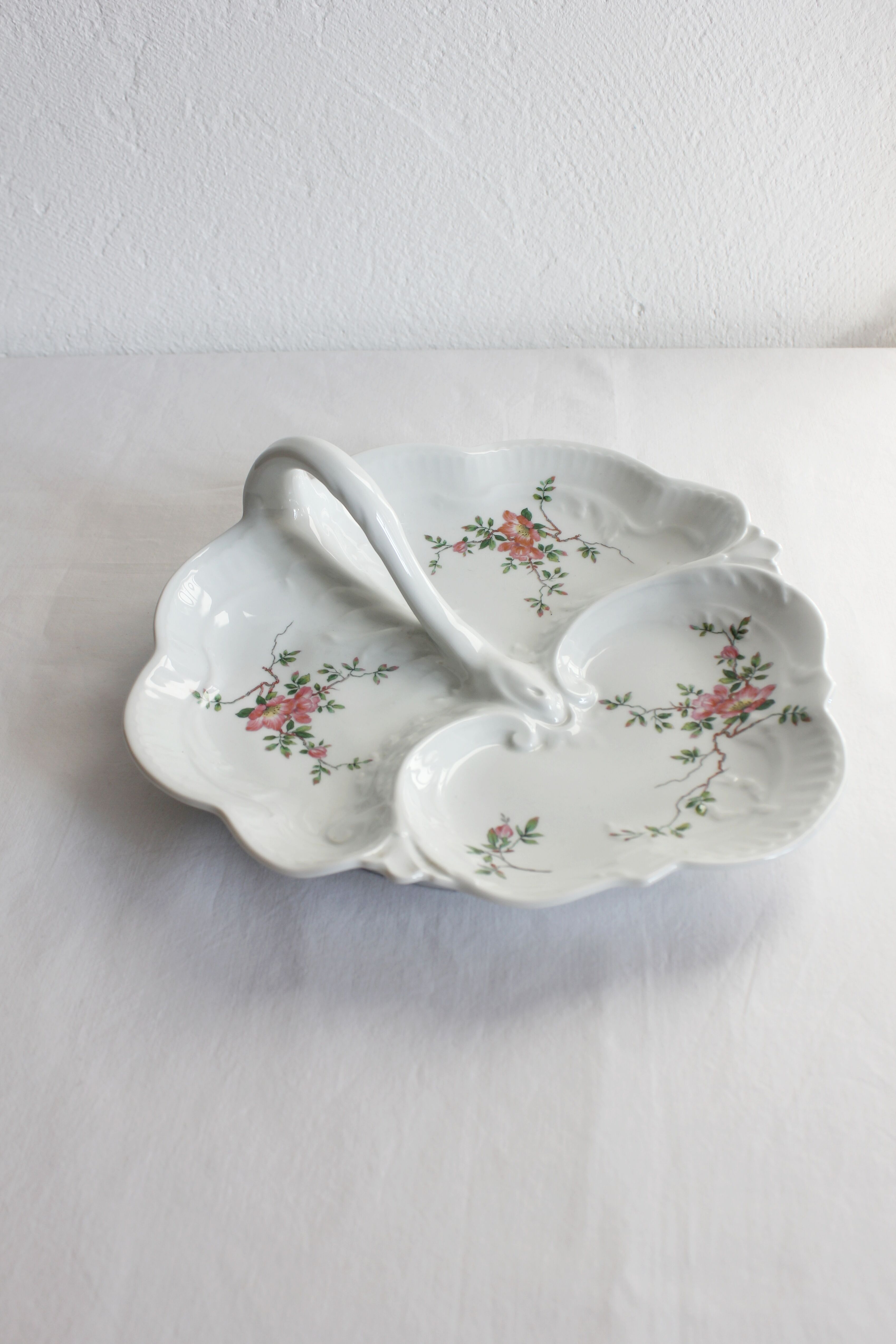 Aperitif dish called "beggar" in vintage Limoges porcelain