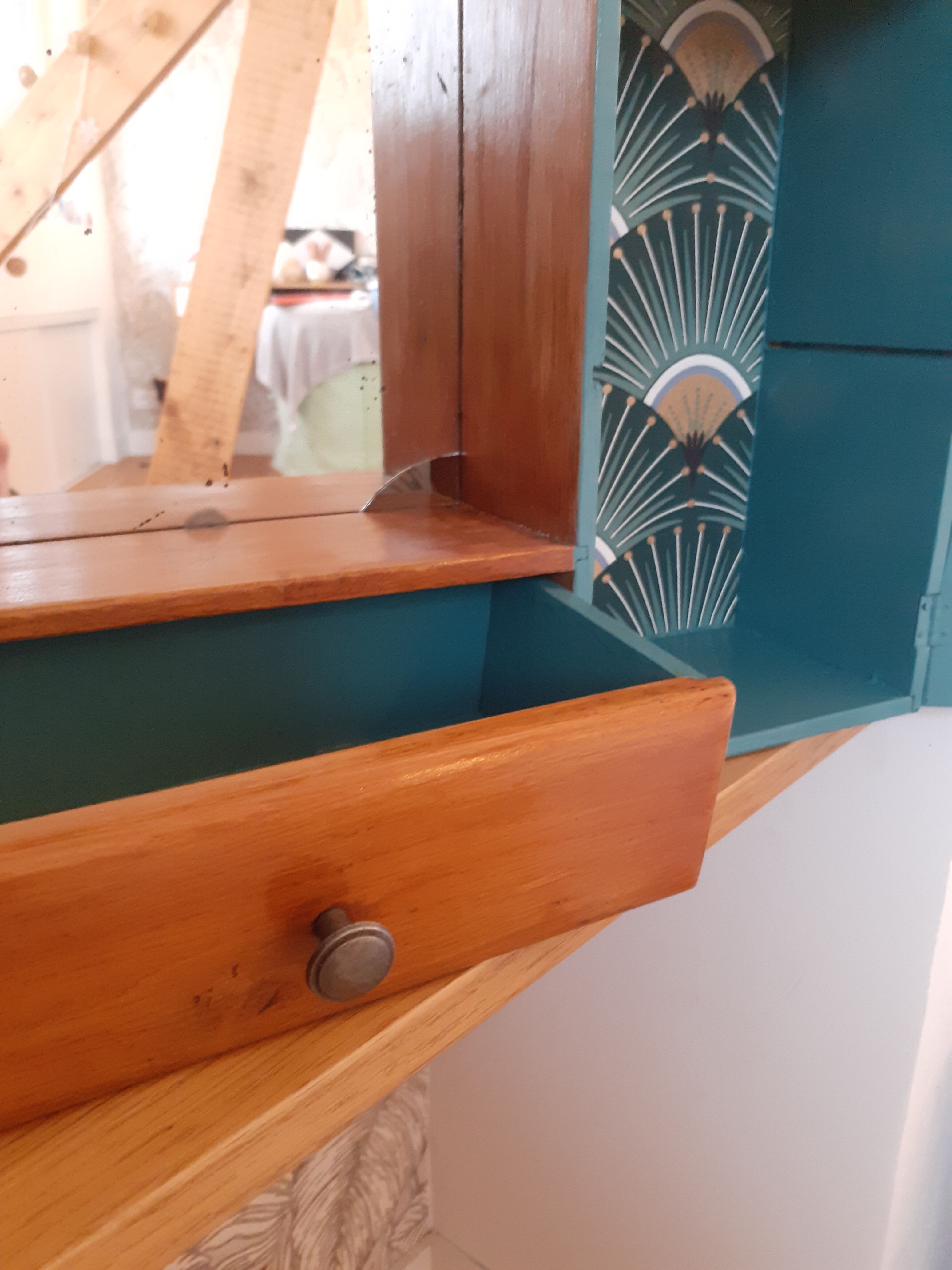 Wall cabinet of toilet