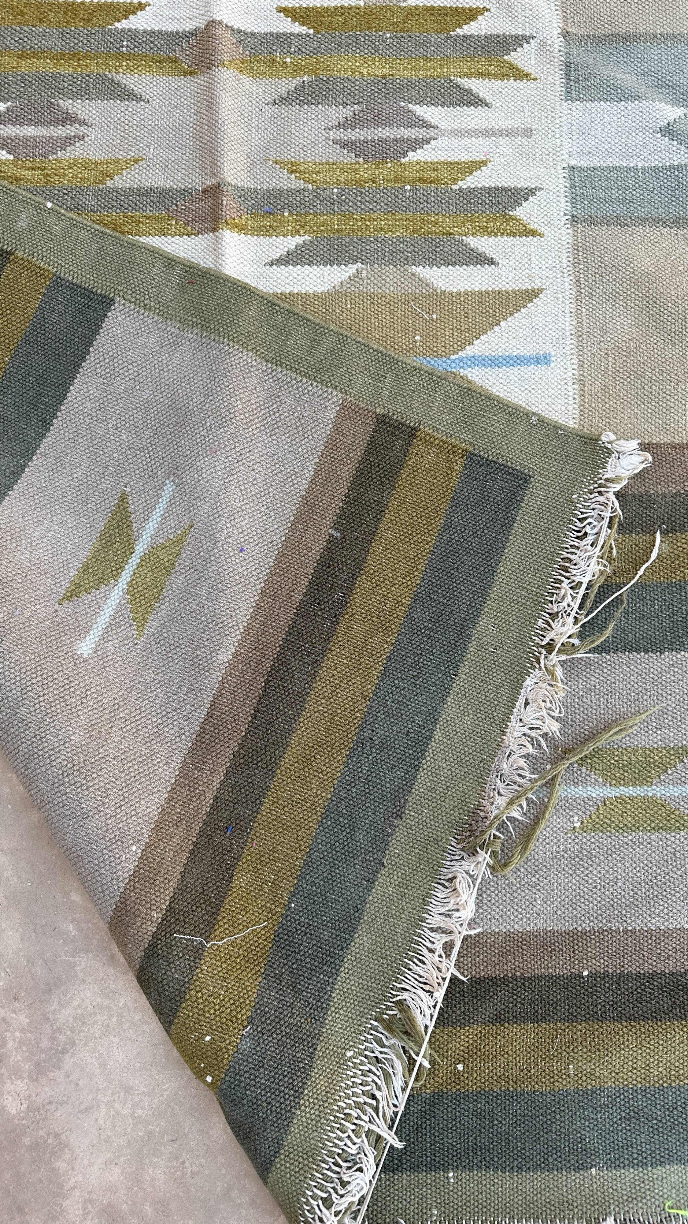 Green Moroccan carpet - 117 x 174 cm