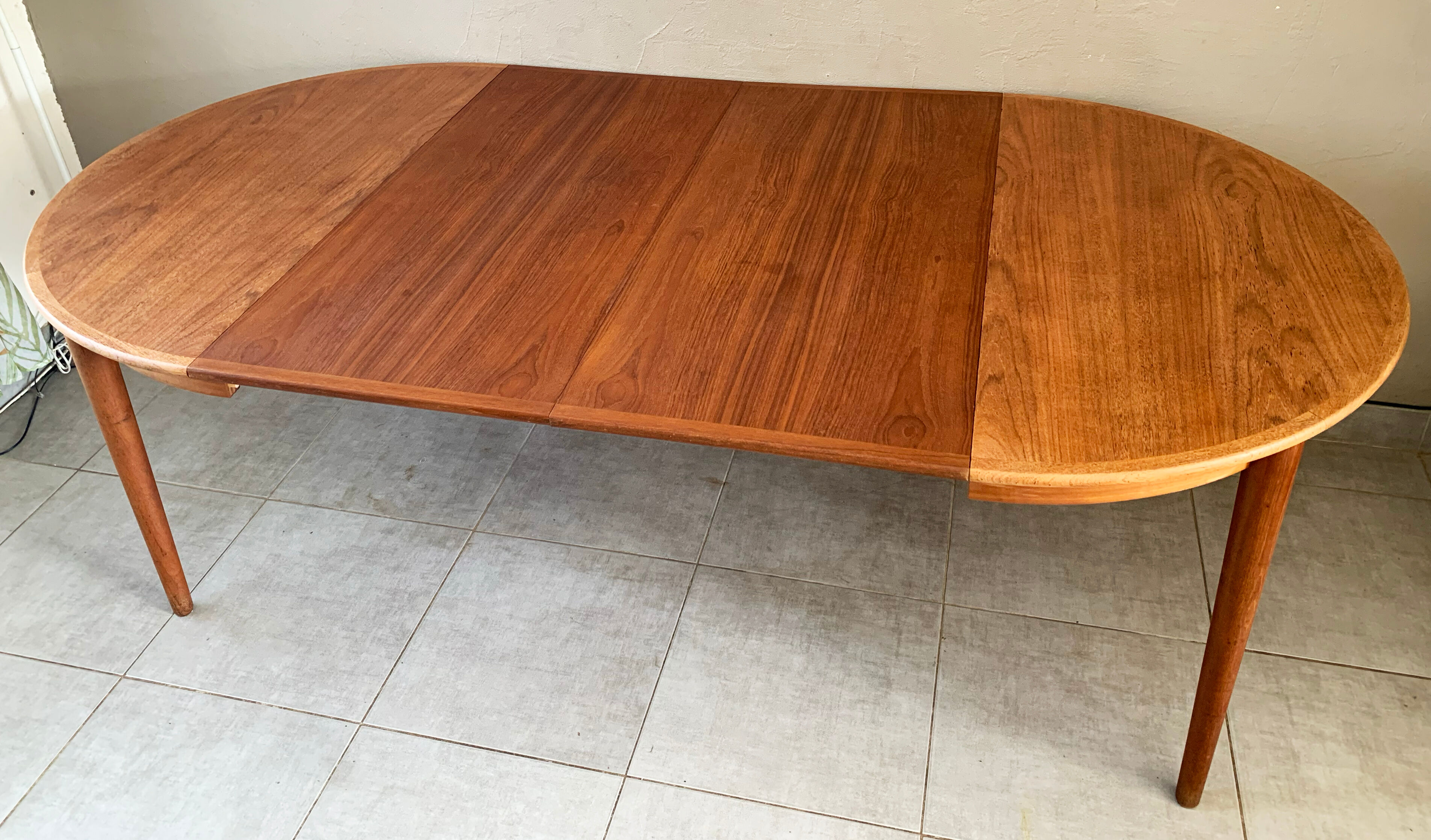 Danish teak dining table mSe Mobler, distributed by Samcom