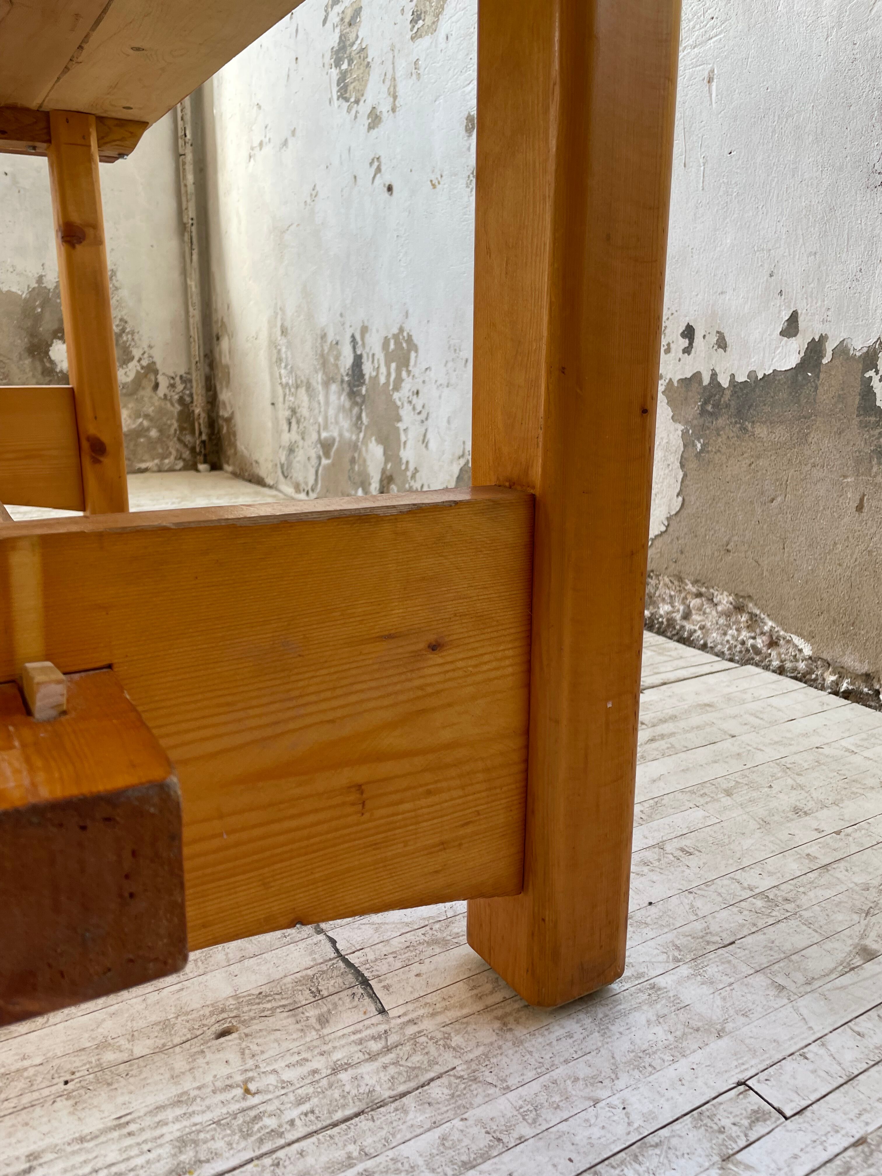 Mountain furniture table in pine 2m