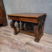 Table de milieu en noyer sculpté – Style Néo-Renaissance – XIXe siècle