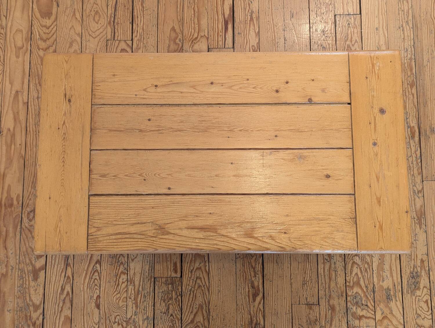 Table Basse Perriand / Regain – Provenance Les Arcs (Savoie)