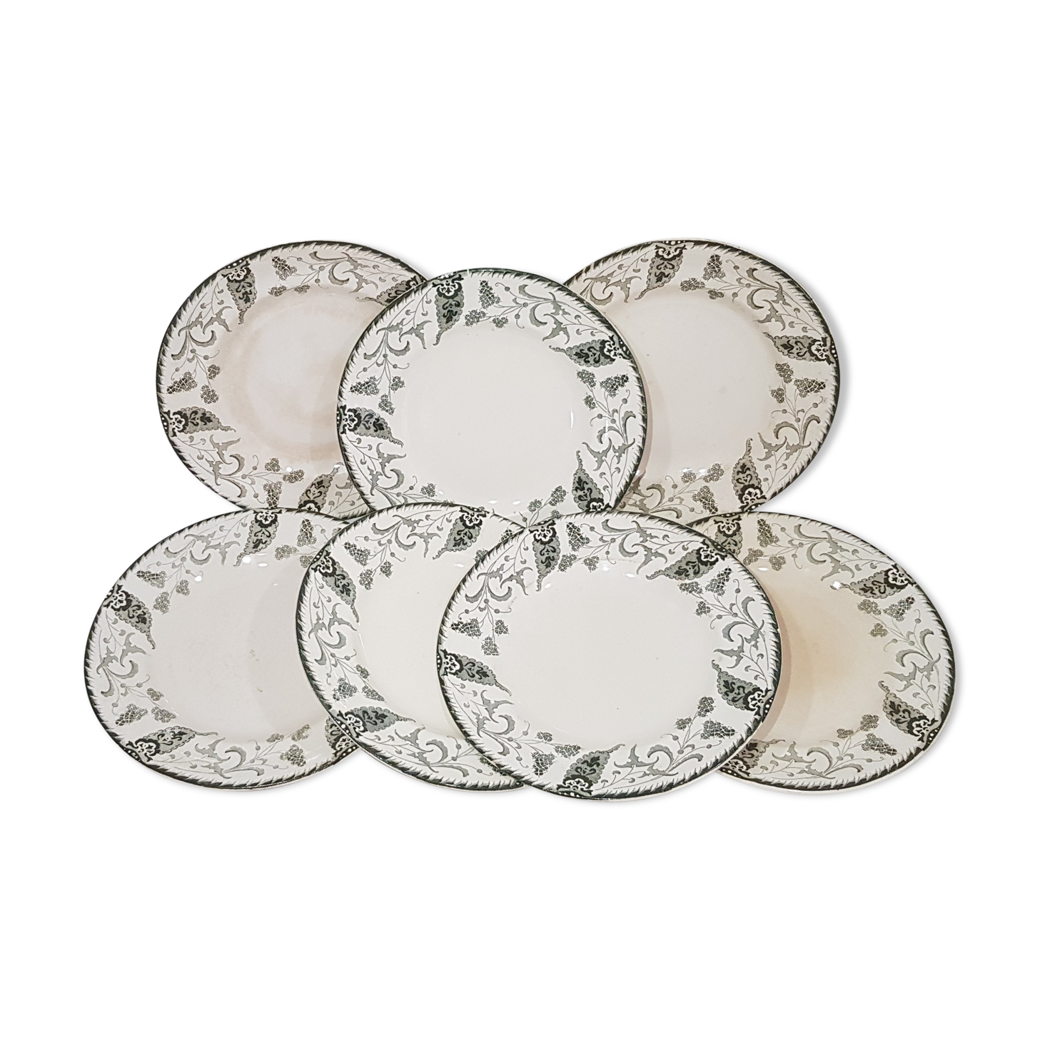 7 flat plates in Longwy rambouillet style earthenware, iron earth.