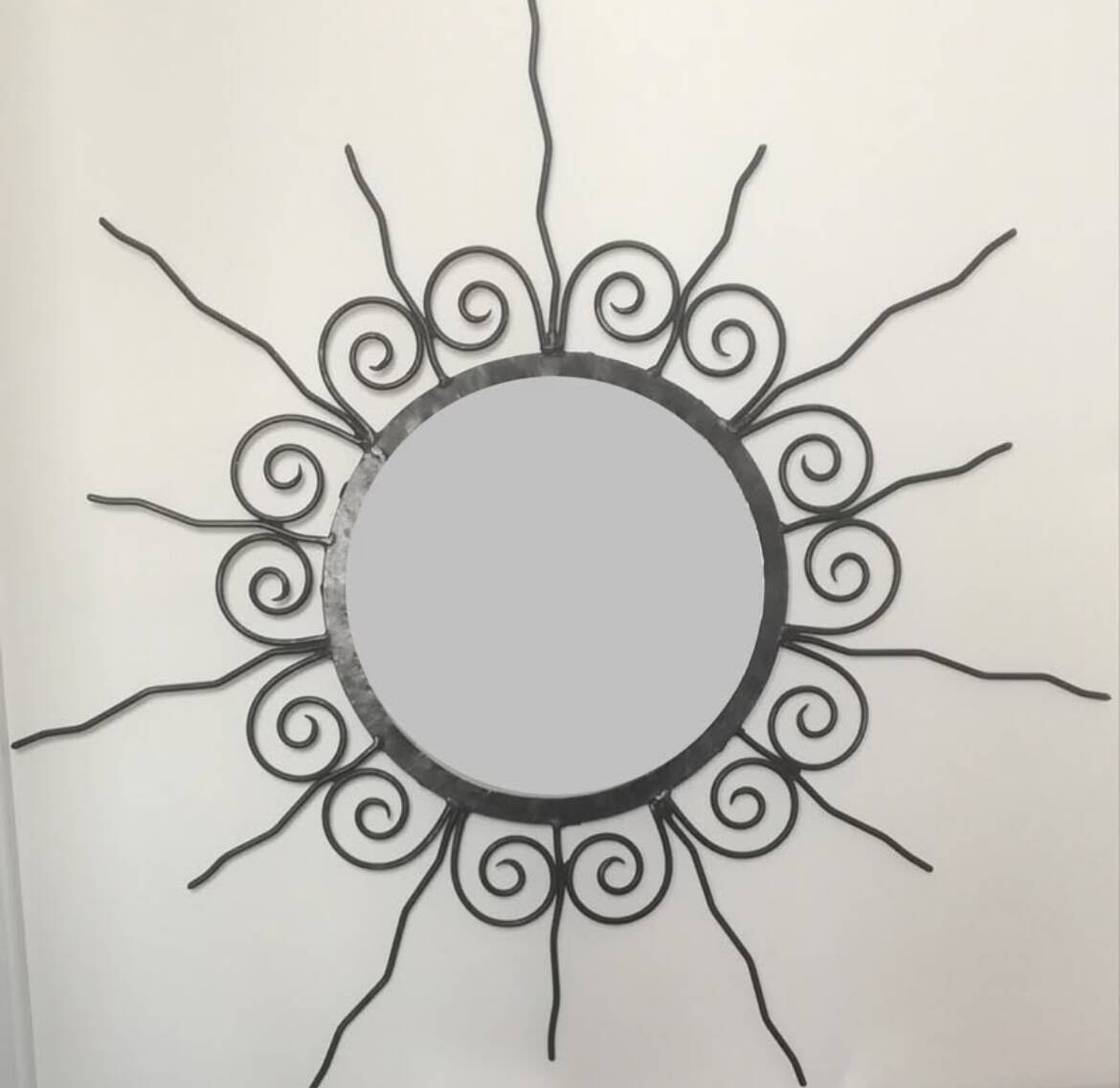 Sun mirror in wrought iron - Very good condition