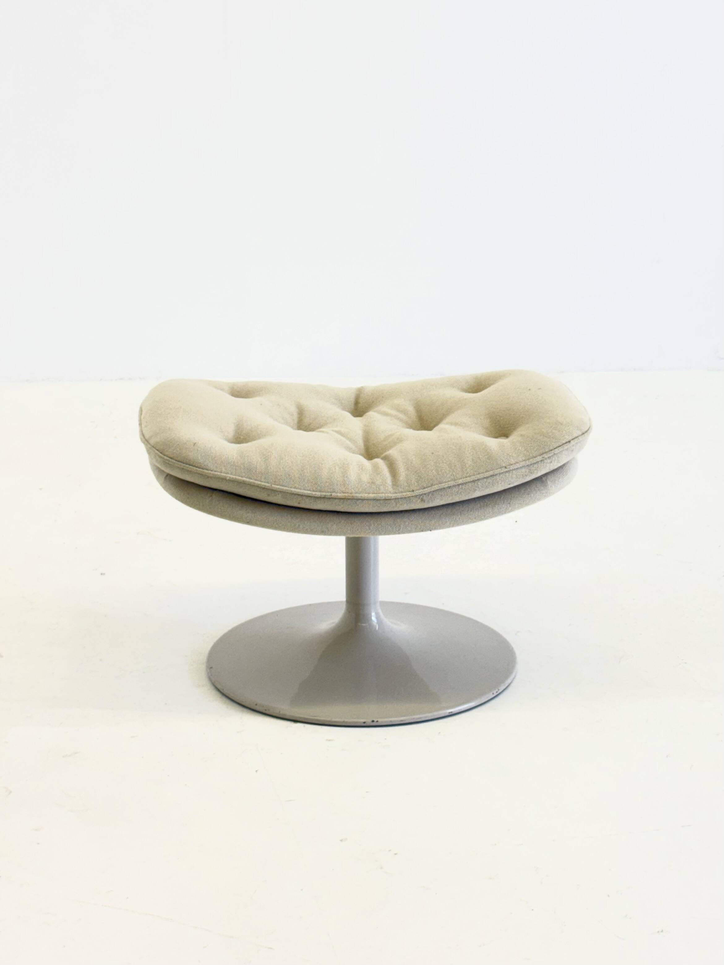 Artifort F588 Ottoman by Geoffrey Harcourt