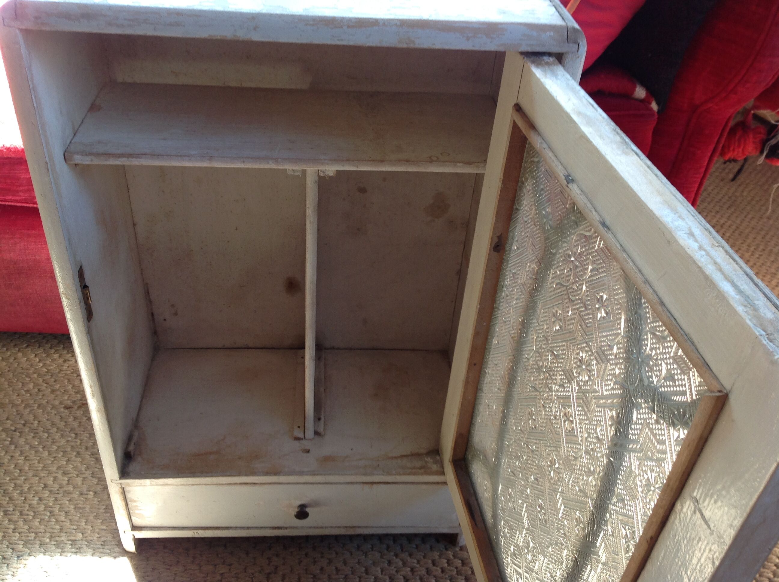 Pharmacy cabinet
