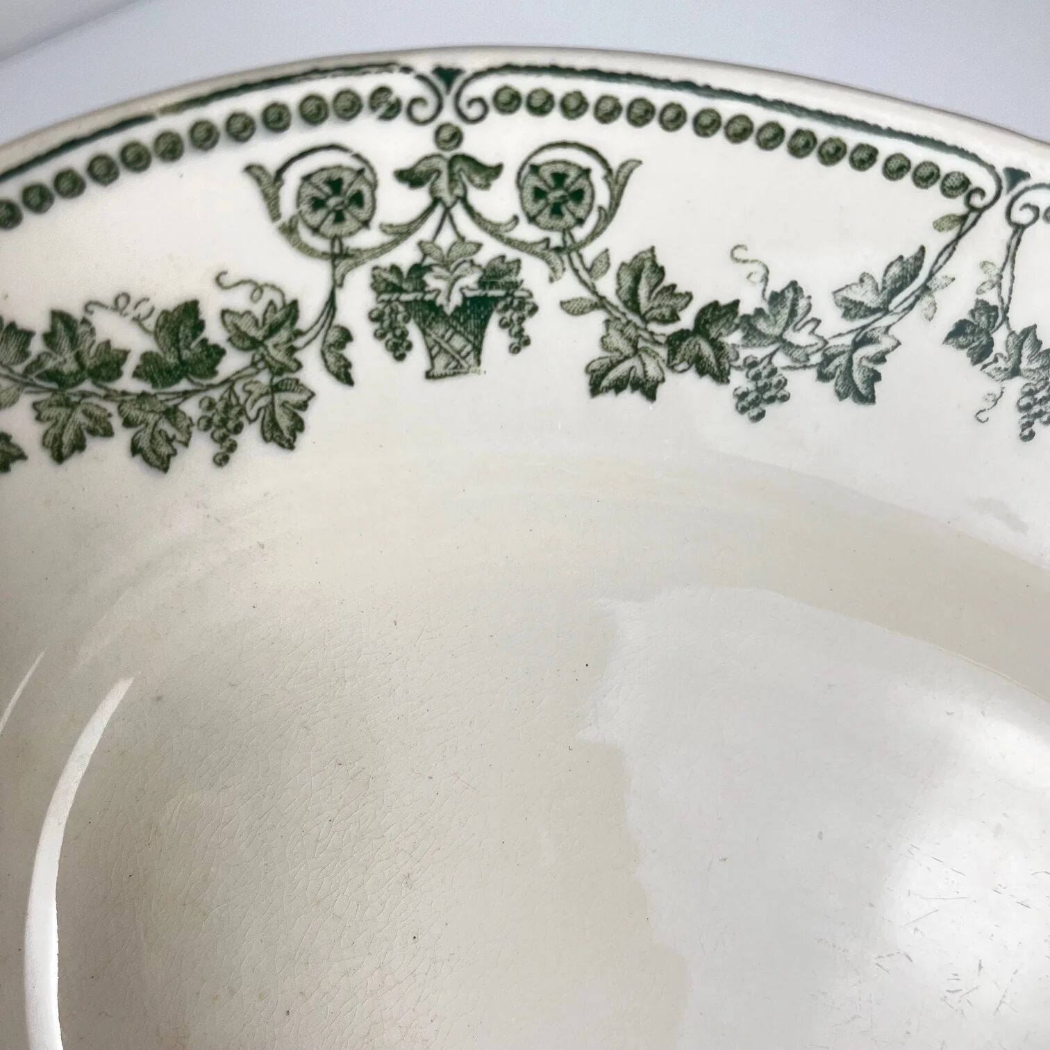 Oval plate model "Champagne", Badonviller, green