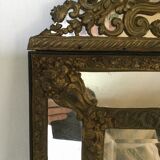 Miroir à parclose en laiton repoussé XIXème - 65x39cm