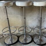 Height adjustable bar stool