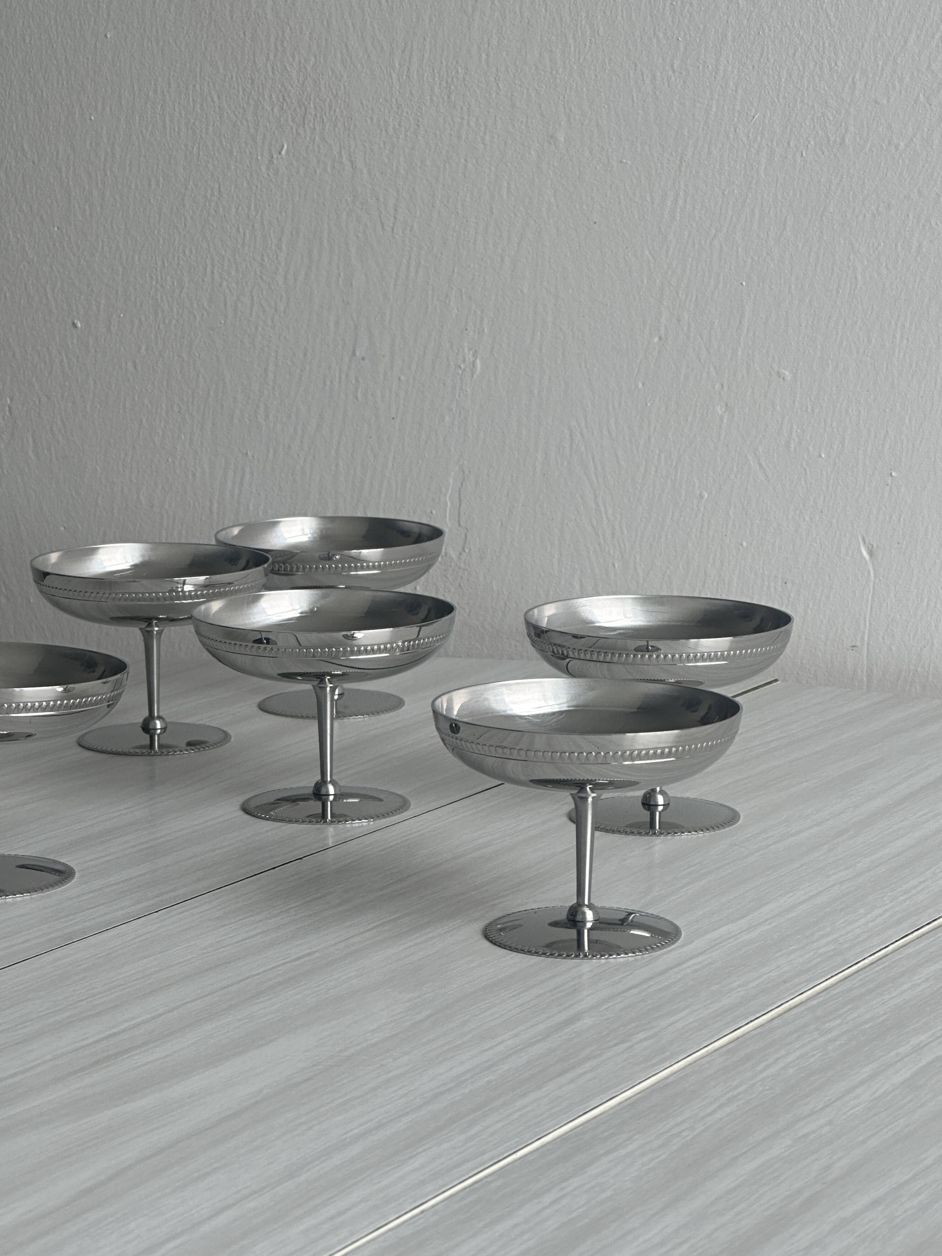 6 vintage stainless steel metal bowls