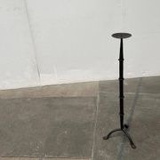Large tripod candlestick in brutalist wrought iron, mid-century, 1960s.
