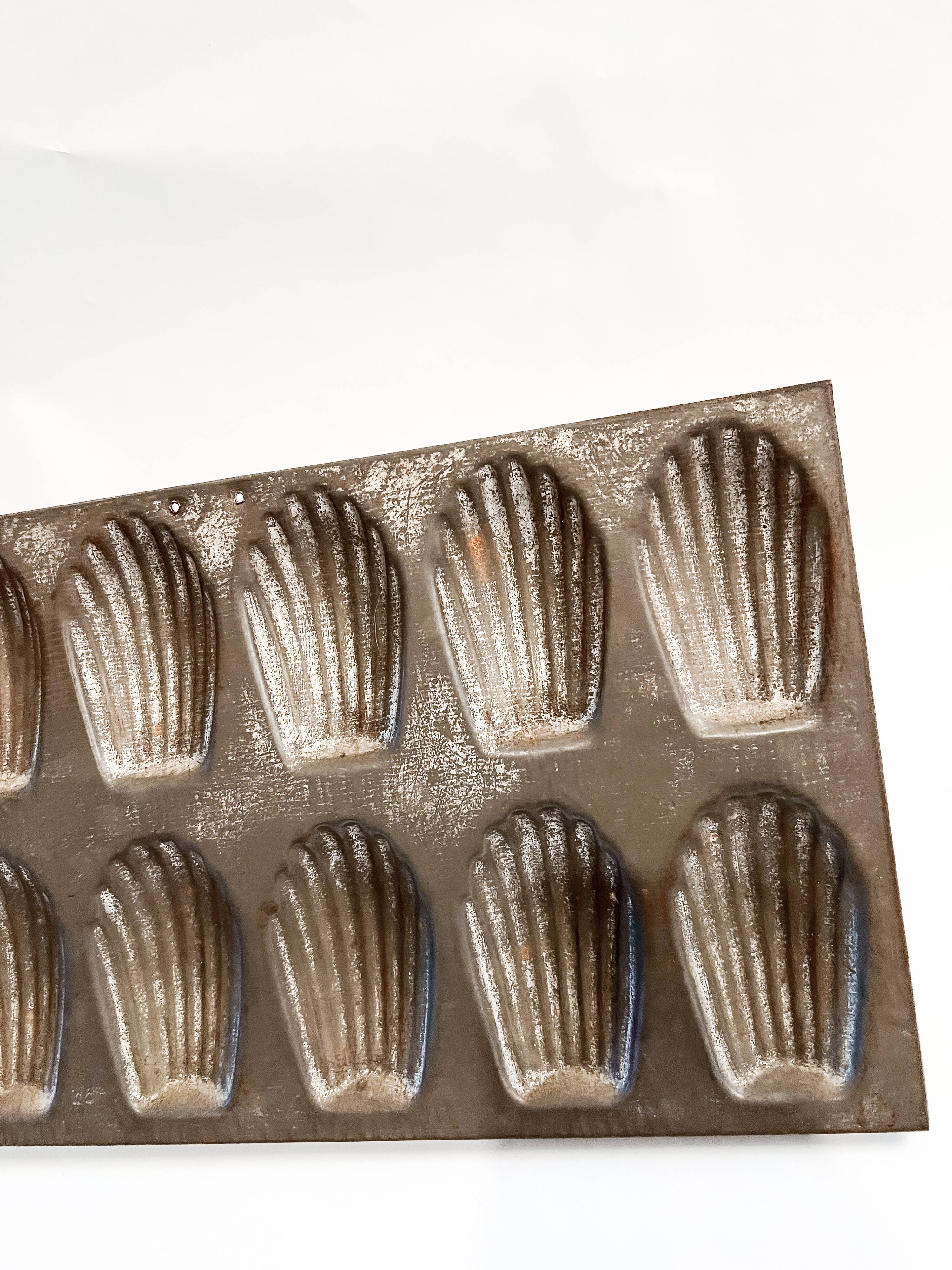 Old decorative madeleines dish