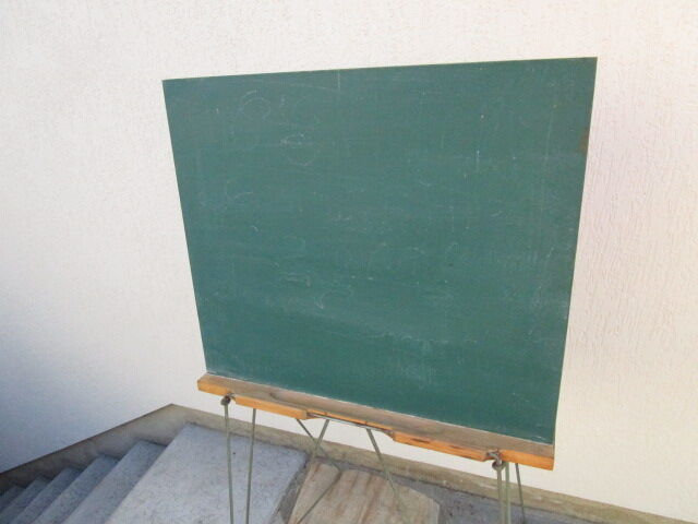 Table of vintage children's 60 eiffel foot