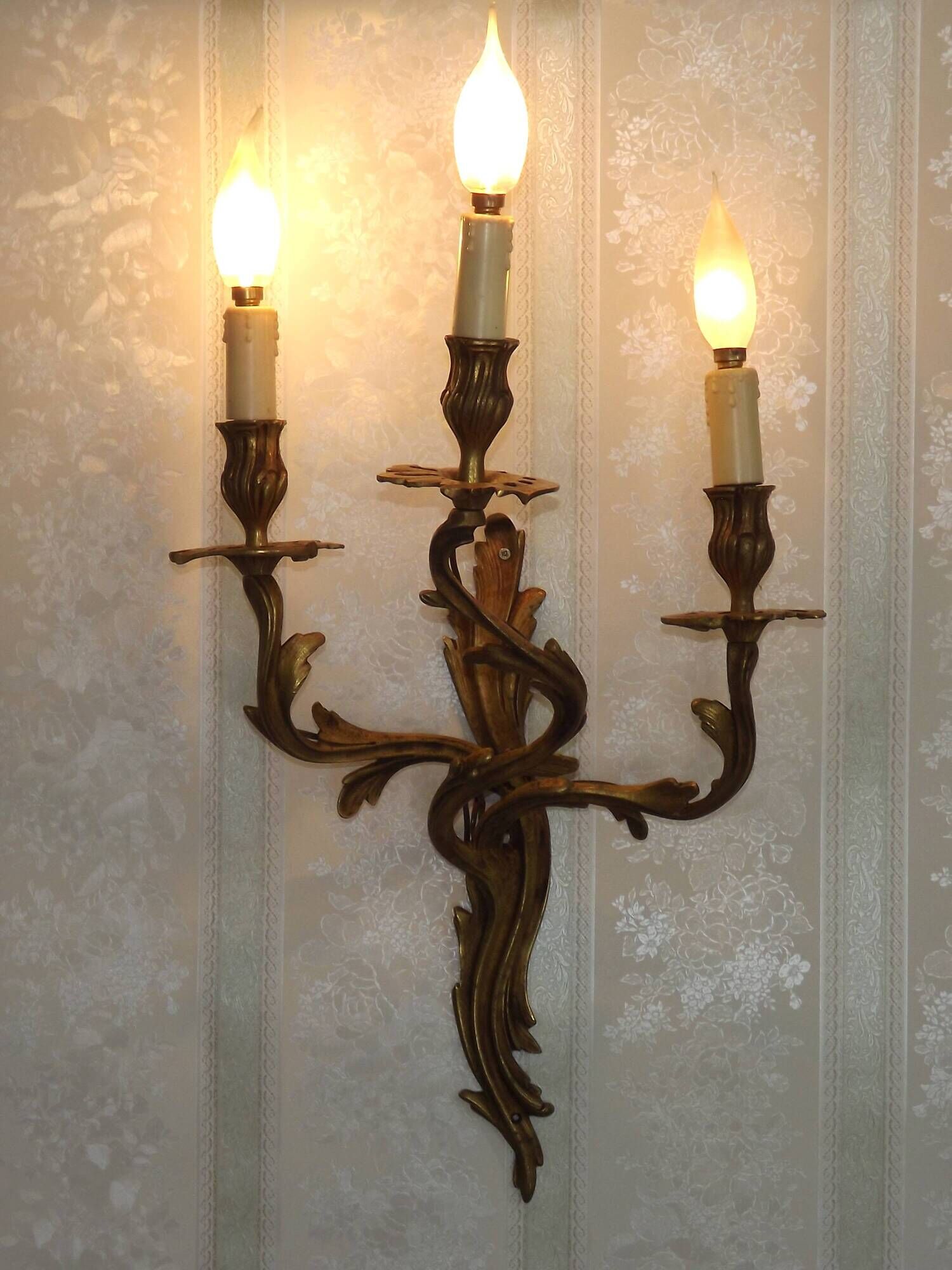 Magnificent French Vintage Bronze Triple Light Acanthus Leaf Wall Sconce 4798