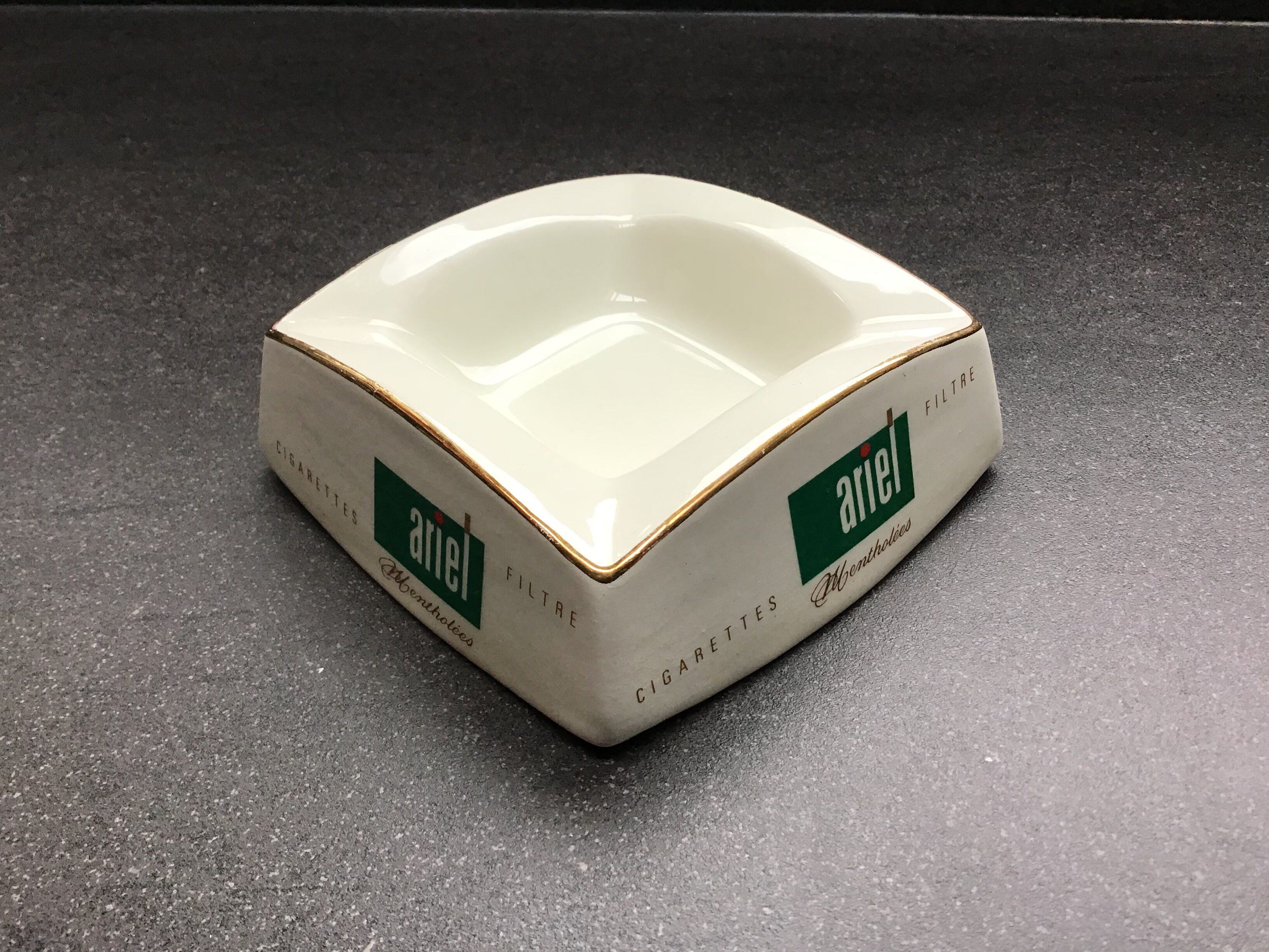 Ariel cigarette advertising ashtray - Faïencerie de Longchamp