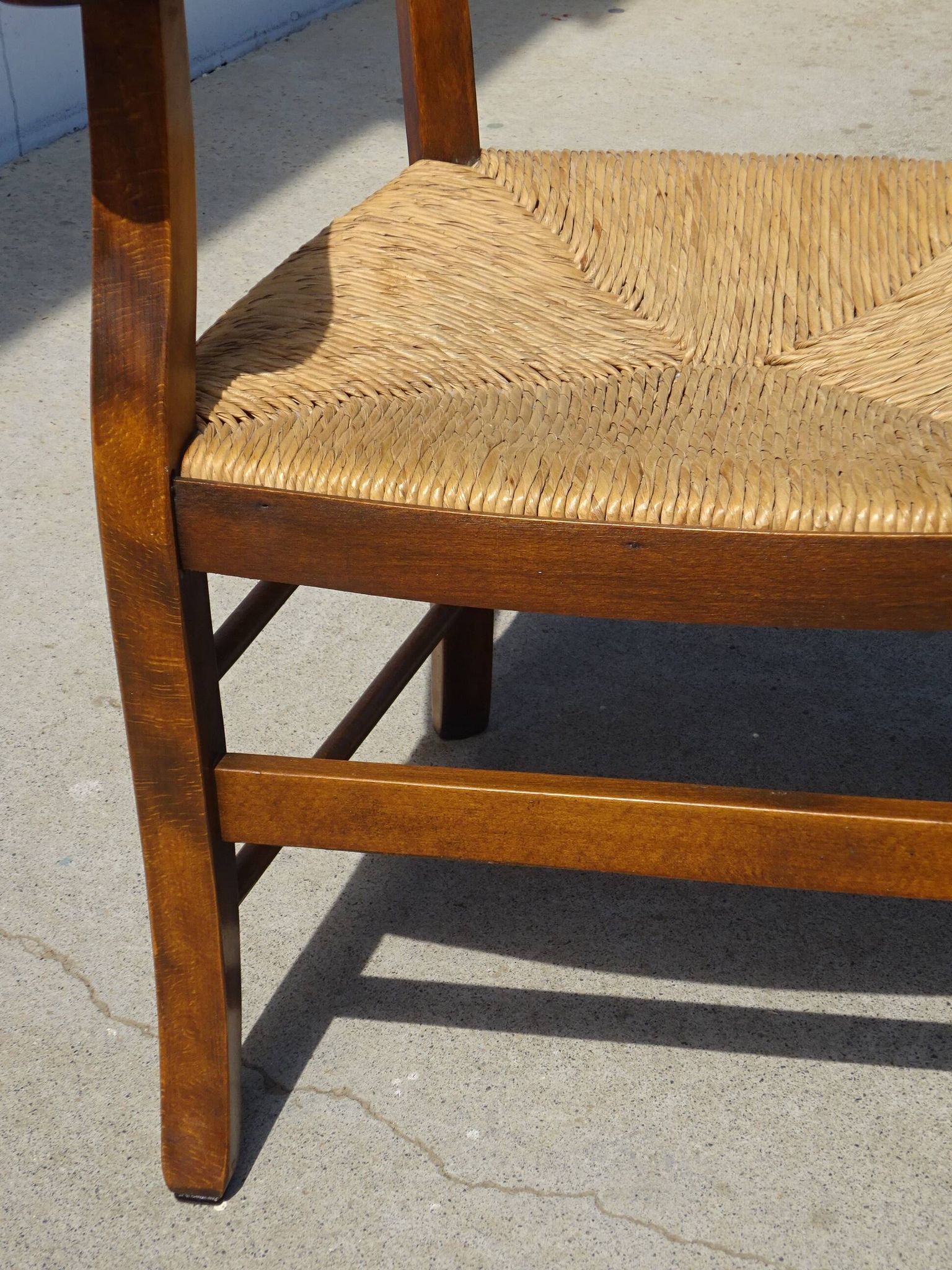 Ancien fauteuil à l'assise paillée