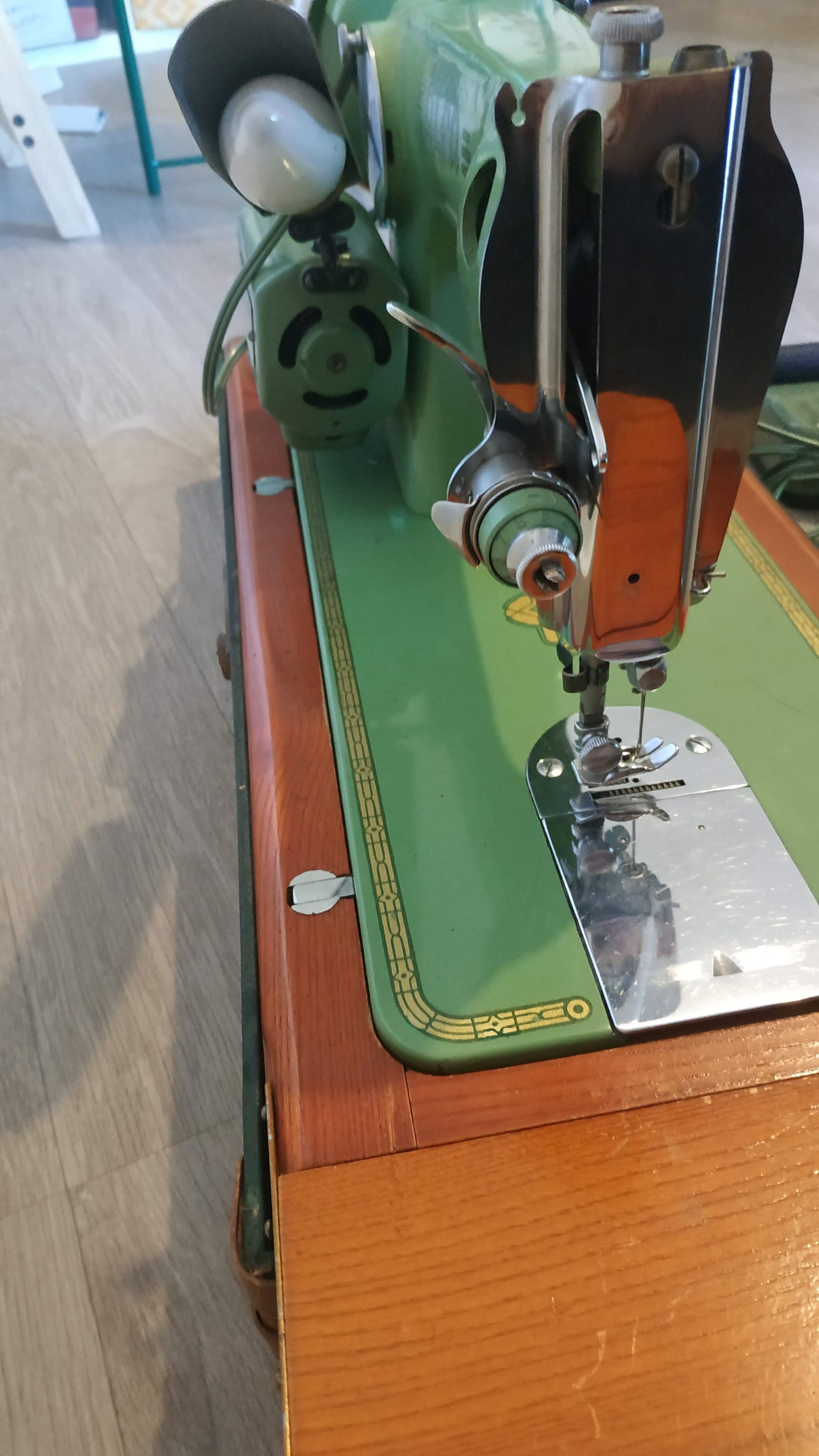Alfa E-2 sewing machine