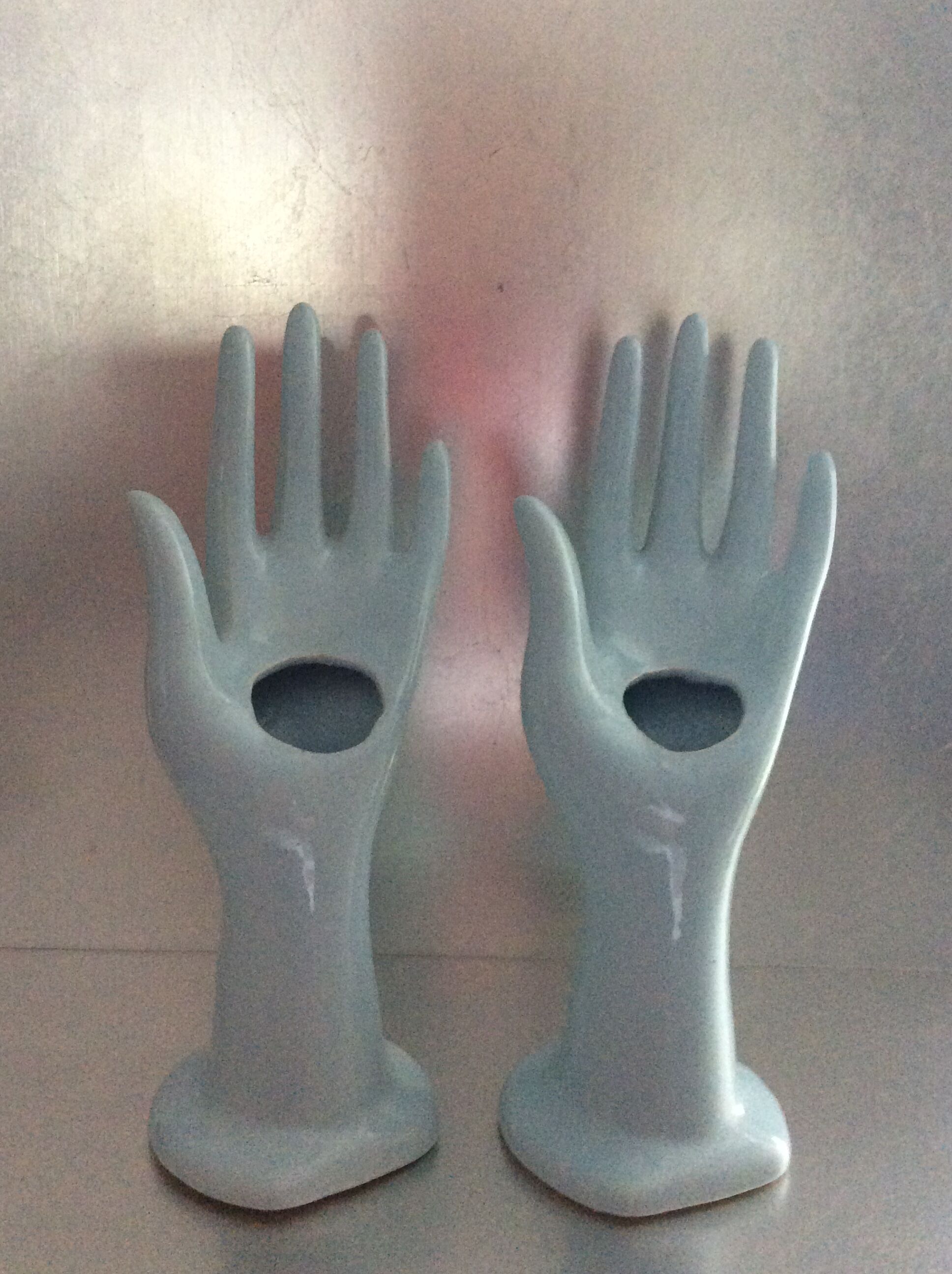 Paire de mains vintage en céramique bleue